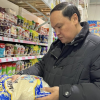 От 313 тенге и выше: глава Минсельхоза прошелся по столичным магазинам и прокомментировал цены на рис в Казахстане