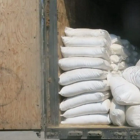 Более 60 тонн сахара пытались вывезти в Казахстан из России под видом муки и удобрений 