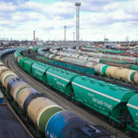 Премьер-министр Казахстана поручил обновить железнодорожный и морской подвижной состав 