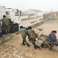Паводки в Туркестанской области: поток воды продолжается, прогнозы неутешительные